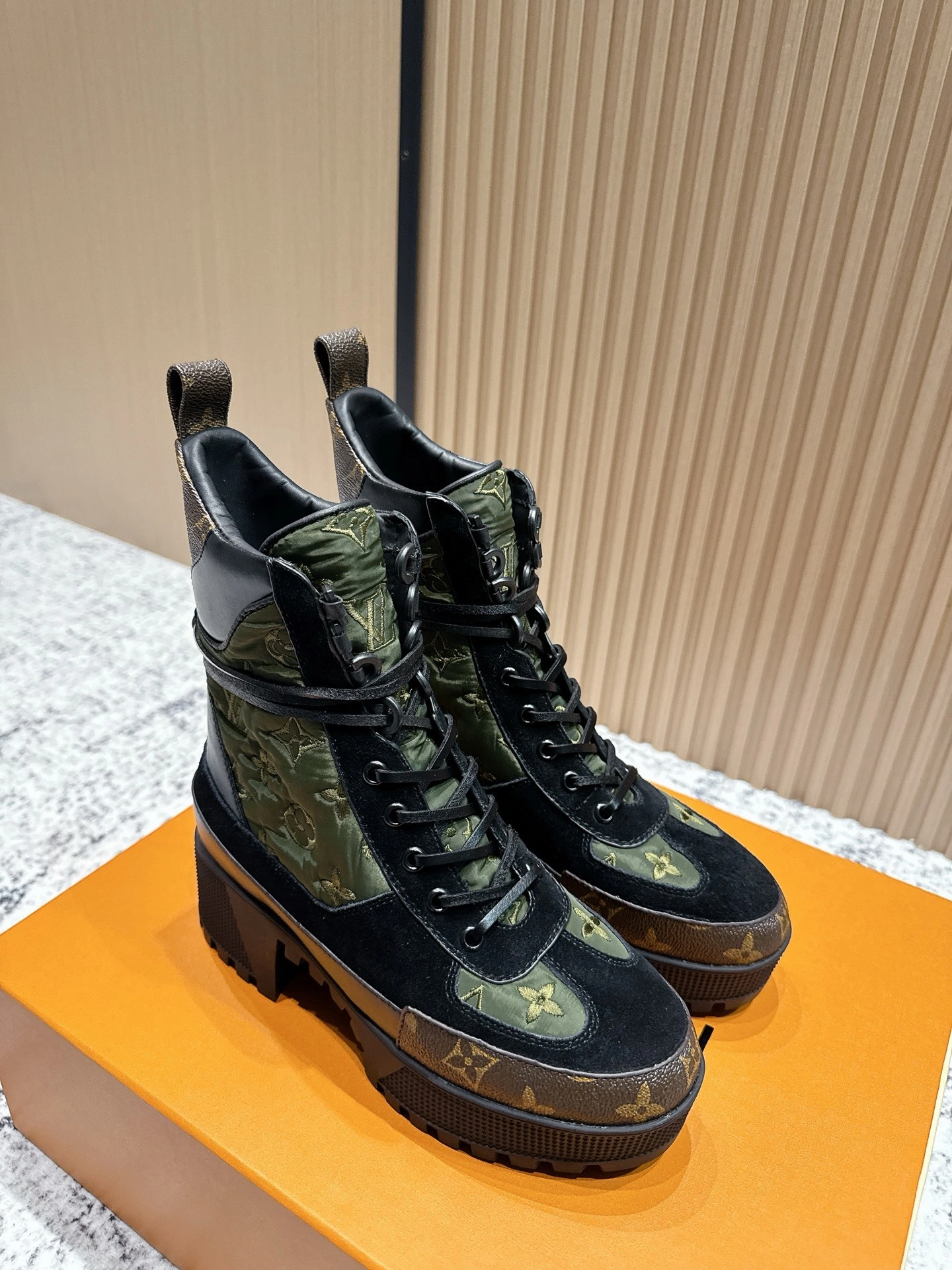 COCO-- 8V 1A95UB cowhide Heel height ：7cm Waterproof：3.5cm item:E-X362J2910